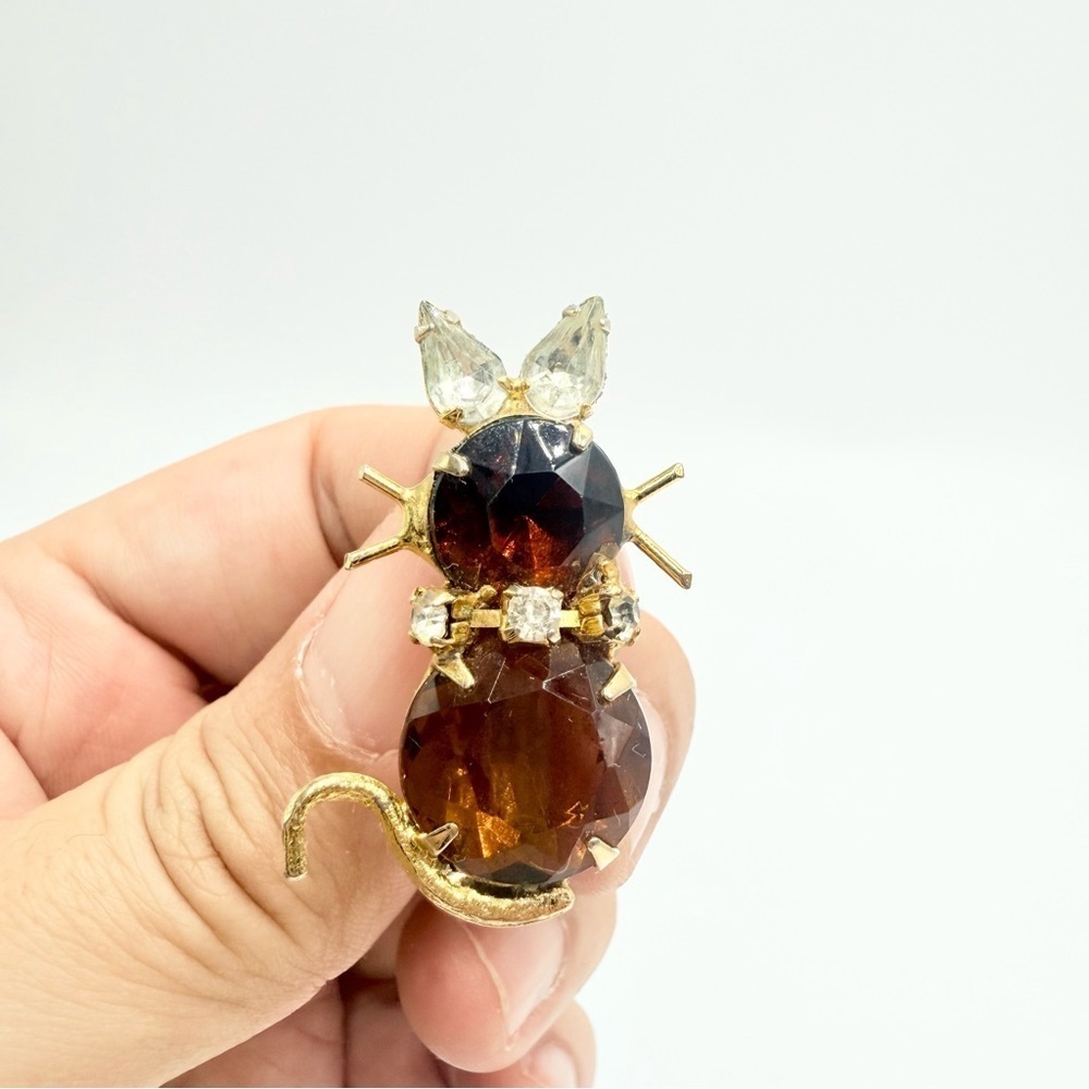Vintage Amethyst Cat Brooch with Rhinestone Collar